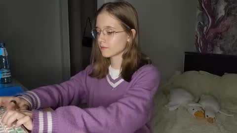 Snapshot of lowress chatting on 03.08.25 Karmell online show from 03.08.25