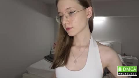 Snapshot of lowress chatting on 11.04.25 Karmell online show from 11.04.25