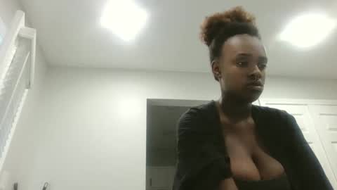 Snapshot of loyalbambi chatting on 09.16.25 loyalbambi online show from 09.16.25