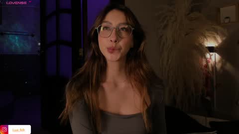 Snapshot of lua_ferch_ chatting on 12.17.24 ---Goys incredible photographs online show from 12.17.24