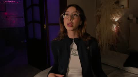 Snapshot of lua_ferch_ chatting on 12.20.24 ---Goys incredible photographs online show from 12.20.24