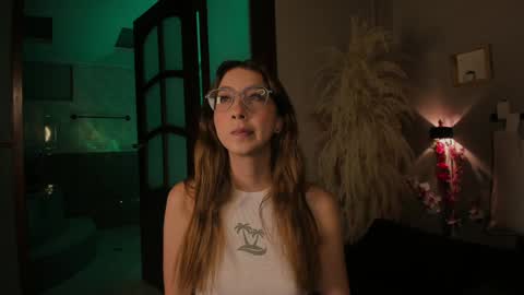 Snapshot of lua_ferch_ chatting on 01.09.25 ---Goys incredible photographs online show from 01.09.25