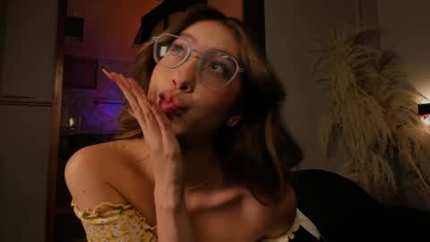 Snapshot of lua_ferch_ chatting on 02.08.25 ---Goys incredible photographs online show from 02.08.25