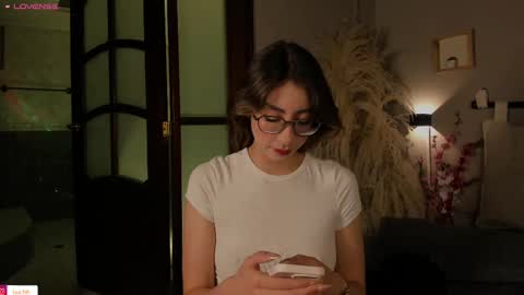 Snapshot of lua_ferch_ chatting on 02.15.25 ---Goys incredible photographs online show from 02.15.25