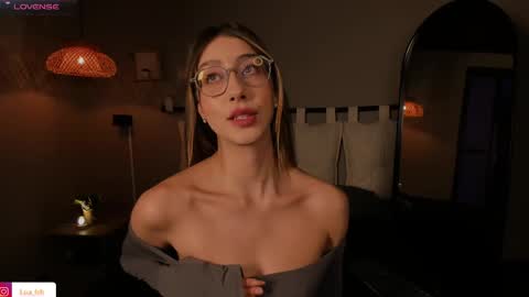 Snapshot of lua_ferch_ chatting on 03.10.25 ---Goys incredible photographs online show from 03.10.25
