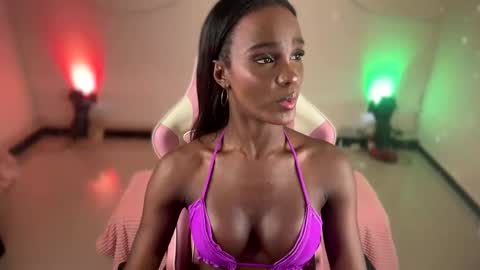 Snapshot of luanarisque chatting on 11.05.25 IG luana orq online show from 11.05.25