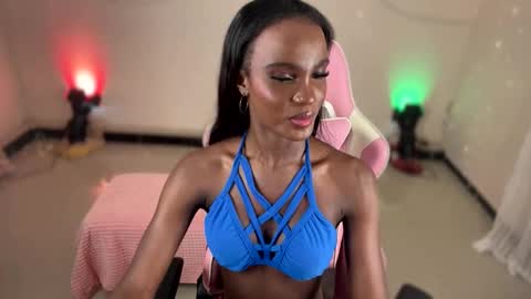 Snapshot of luanarisque chatting on 11.14.25 IG luana orq online show from 11.14.25