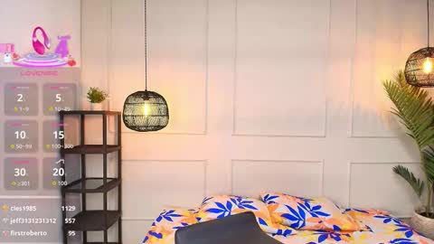 Snapshot of luandy_ chatting on 11.18.25 lUAN online show from 11.18.25