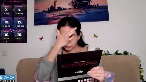 luara_ online show from 12.22.25