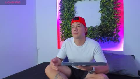 Snapshot of luc_sforza chatting on 10.30.25 luc_sforza online show from 10.30.25