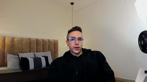 luca_morettii online show from 09.19.25