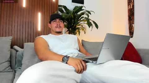 LUCA SANTOS online show from 06.06.26