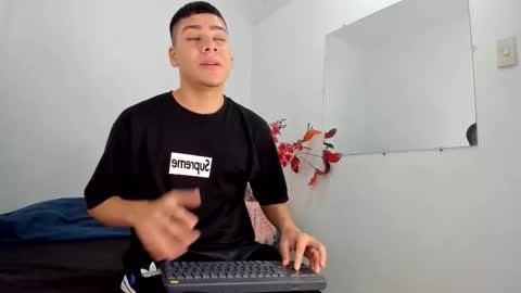 Snapshot of lucastorrez01 chatting on 12.23.25 LUCAS TORREZ online show from 12.23.25