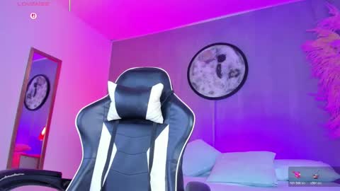 L U C C I A online show from 11.04.25