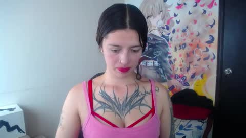 Snapshot of lucia_evans21 chatting on 04.20.26 lucia_evans21 online show from 04.20.26