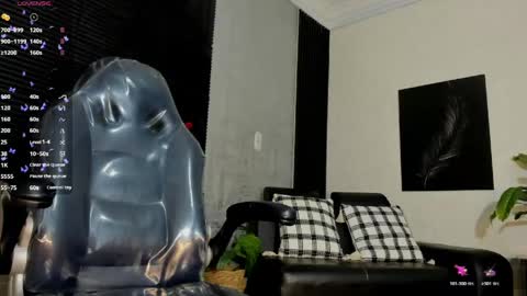 Snapshot of lucia_oregon chatting on 05.25.26 L U C I A online show from 05.25.26