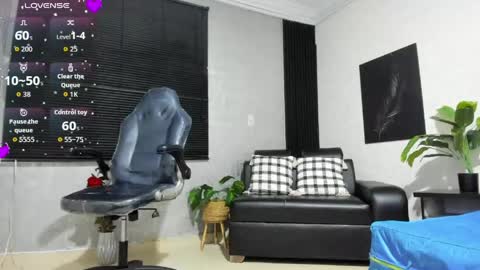 Snapshot of lucia_oregon chatting on 05.30.26 L U C I A online show from 05.30.26