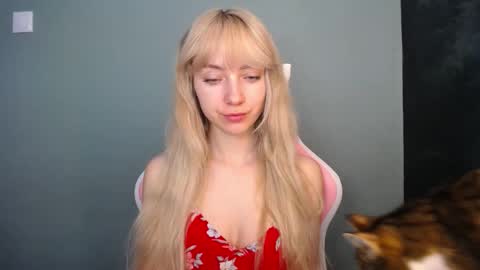 Snapshot of luciacam20 chatting on 05.06.26 Lucy online show from 05.06.26