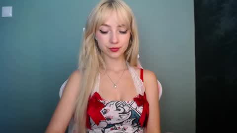 Snapshot of luciacam20 chatting on 06.04.26 Lucy online show from 06.04.26
