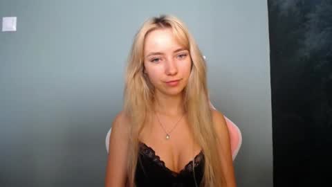 Snapshot of luciacam20 chatting on 06.14.26 Lucy online show from 06.14.26