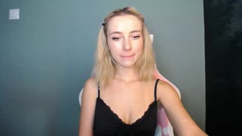 Snapshot of luciacam20 chatting on 06.19.26 Lucy online show from 06.19.26