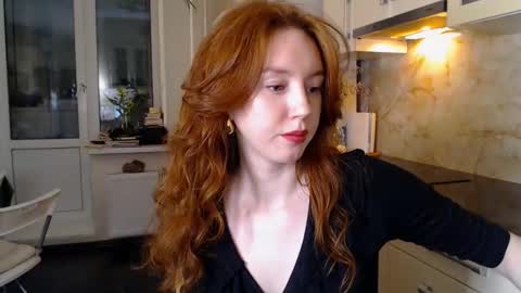 Snapshot of luciacoy chatting on 02.05.25 Lucia online show from 02.05.25