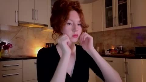 Snapshot of luciacoy chatting on 09.21.25 Lucia online show from 09.21.25