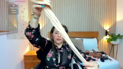 Snapshot of luciana_ballesteros chatting on 05.21.26 Luciana online show from 05.21.26