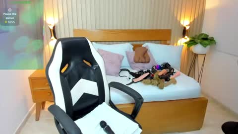 Snapshot of luciana_ballesteros chatting on 06.24.26 Luciana online show from 06.24.26