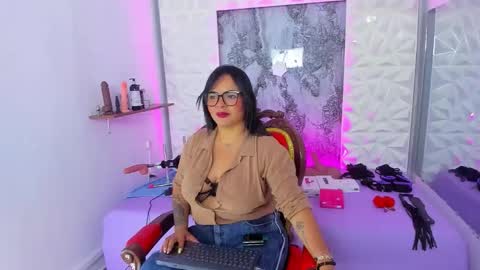 luciana_ramirez__ online show from 12.16.25
