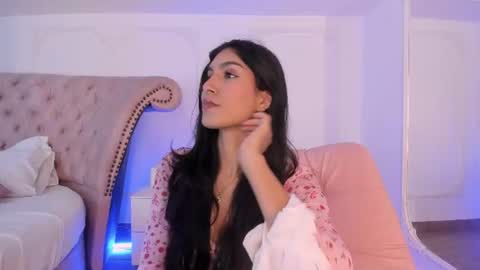 Snapshot of luciana_roa chatting on 06.15.26 Luciana online show from 06.15.26