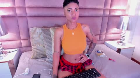 Snapshot of luciawallace chatting on 02.14.25 lucia wallace online show from 02.14.25