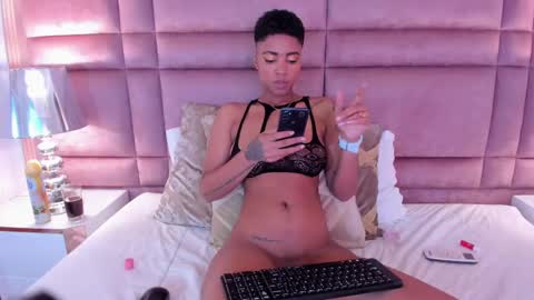 Snapshot of luciawallace chatting on 02.19.25 lucia wallace online show from 02.19.25