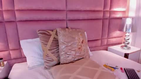 Snapshot of luciawallace chatting on 02.28.25 lucia wallace online show from 02.28.25