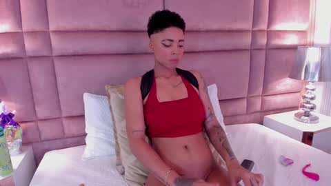 Snapshot of luciawallace chatting on 03.10.25 lucia wallace online show from 03.10.25