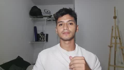 Snapshot of lucifferr_ chatting on 02.25.26 leonel online show from 02.25.26