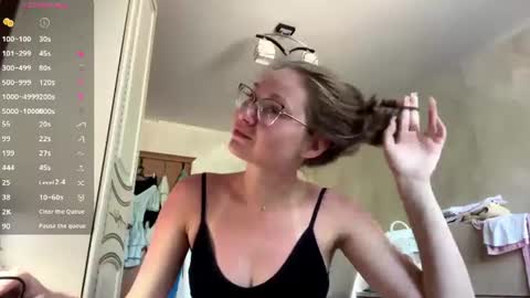 Snapshot of lucindascercy chatting on 07.12.26 Maya online show from 07.12.26