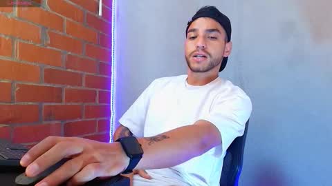 Snapshot of lucky_blessed chatting on 10.22.25 lucky_blessed online show from 10.22.25