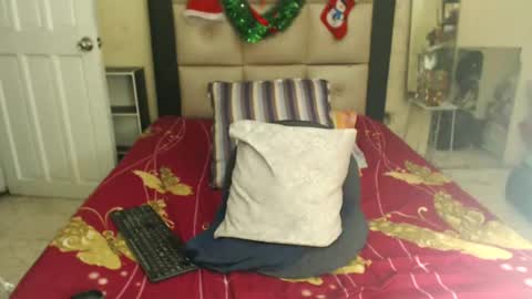 Snapshot of luckyisa chatting on 12.21.24 angelisa online show from 12.21.24