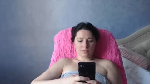 Snapshot of luckylinda23 chatting on 05.27.26 luckylinda23 online show from 05.27.26
