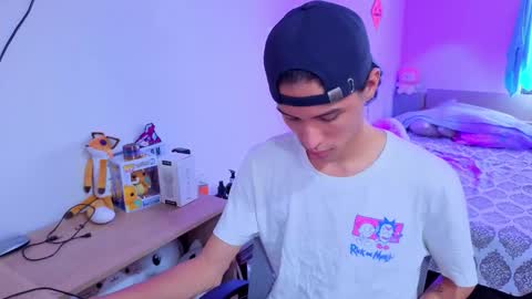 Lu Independent Model online show from 09.26.25