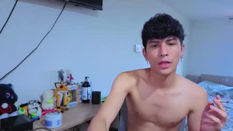 Lu Independent Model online show from 12.16.25