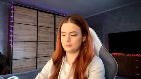 EmmaEmbers online show from 04.10.26