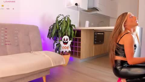 Hello my name is Lucy nice to meet you  thumb up is important for me kisses     online show from 10.22.25