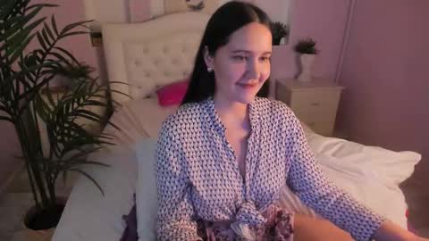 Snapshot of lucy_boobsy chatting on 03.09.25 Laura online show from 03.09.25