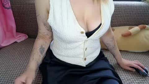 Snapshot of lucy_curvy chatting on 05.17.26 Lucy online show from 05.17.26