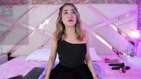 lucy_davies_ online show from 04.18.26