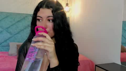 Snapshot of lucy_greys_ chatting on 03.30.26 Lucy Greys online show from 03.30.26