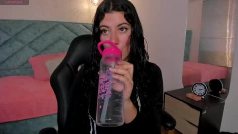 Snapshot of lucy_greys_ chatting on 04.16.26 Lucy Greys online show from 04.16.26
