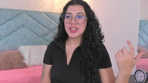 Snapshot of lucy_greys_ chatting on 04.22.26 Lucy Greys online show from 04.22.26